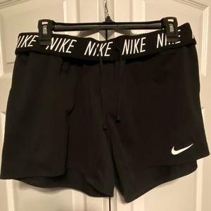 Nike Lot ~ Pink Sweatshirt 💗 and Black Shorts 🖤 ~ size large